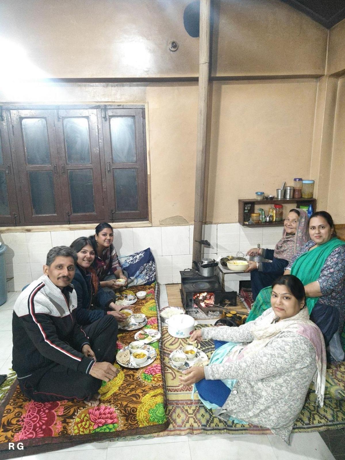 Aditya Homestay Dalhousie Bagian luar foto